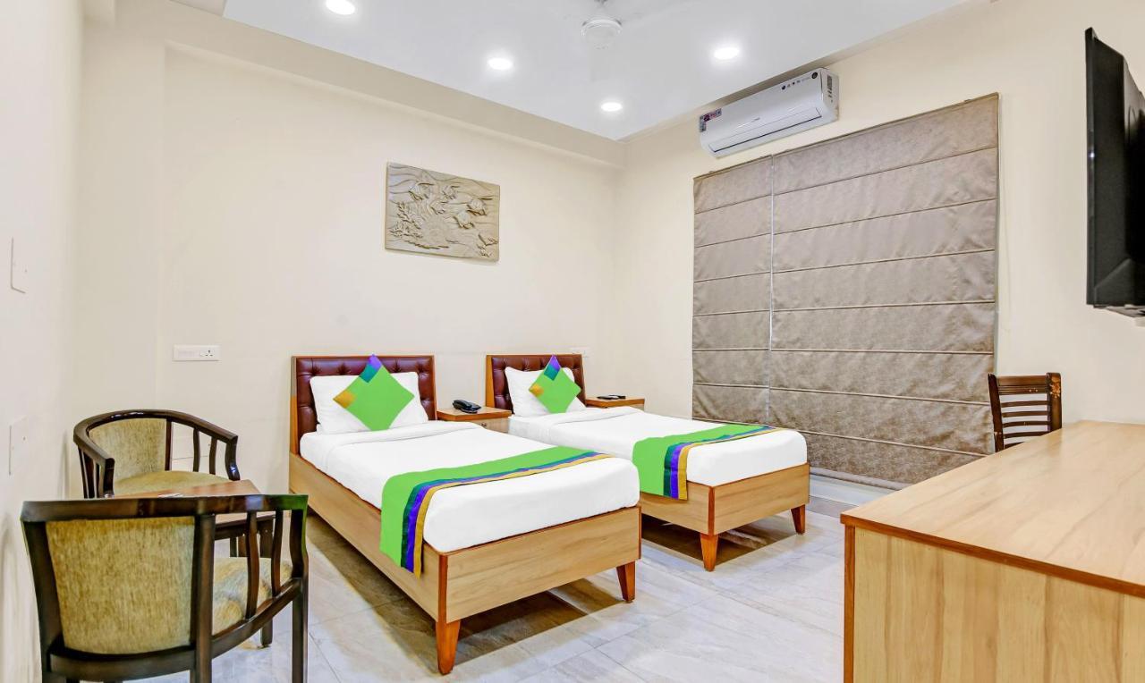 Treebo Sai Village Gold Souk - Sec 43 Гургаон Екстериор снимка