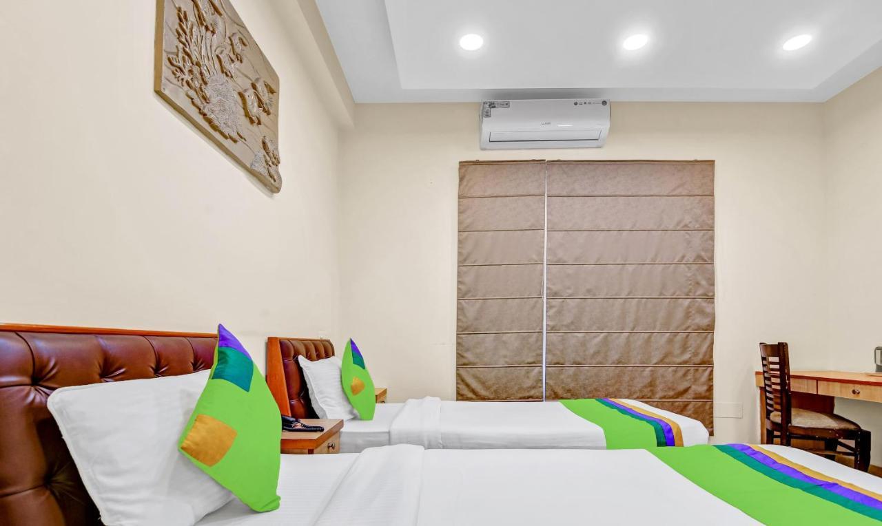 Treebo Sai Village Gold Souk - Sec 43 Гургаон Екстериор снимка