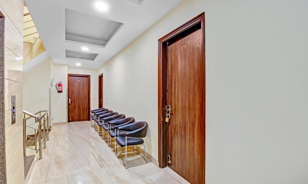 Treebo Sai Village Gold Souk - Sec 43 Гургаон Екстериор снимка