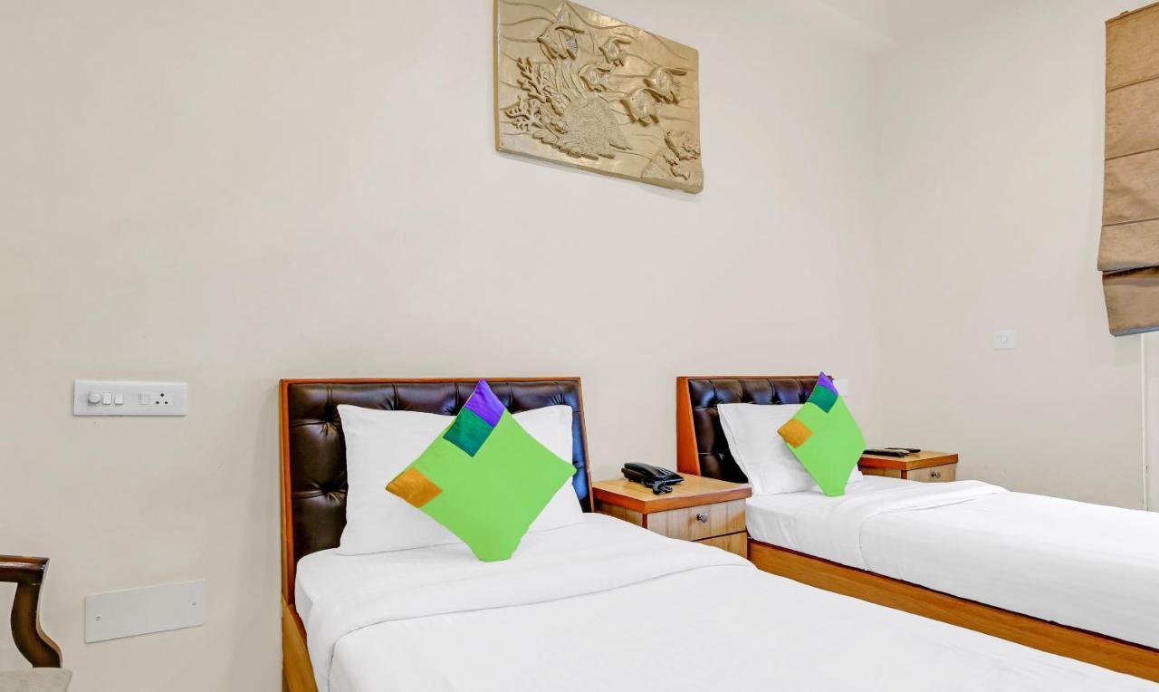 Treebo Sai Village Gold Souk - Sec 43 Гургаон Екстериор снимка