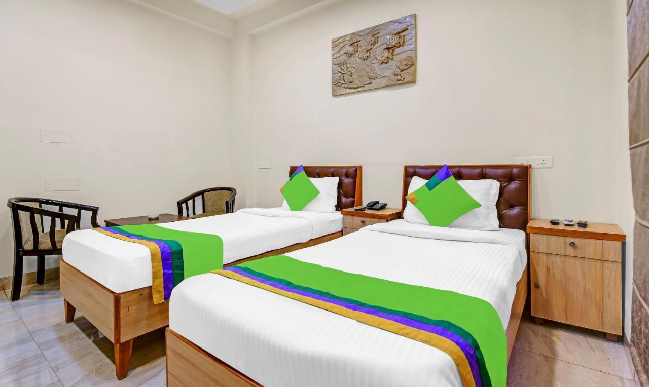 Treebo Sai Village Gold Souk - Sec 43 Гургаон Екстериор снимка