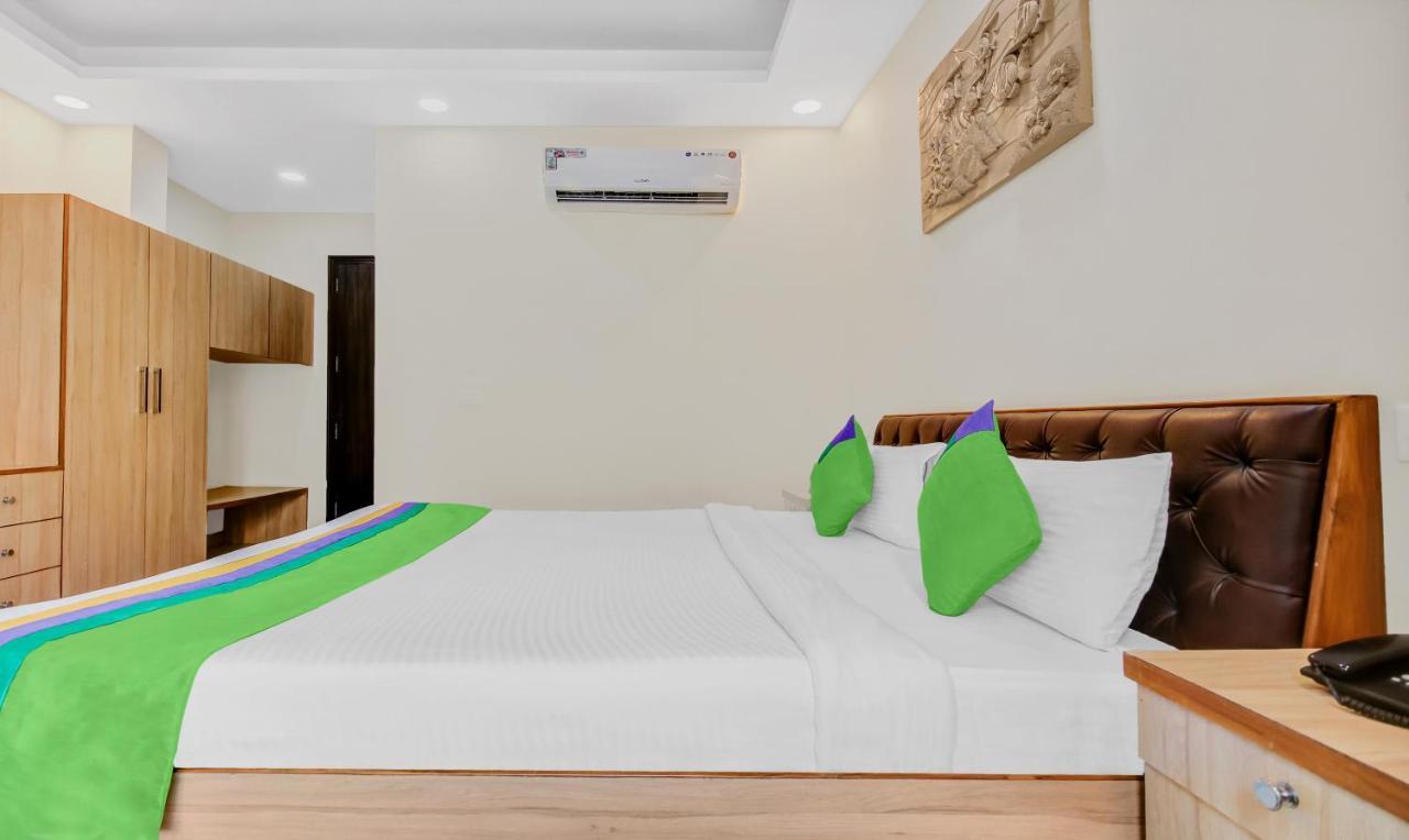 Treebo Sai Village Gold Souk - Sec 43 Гургаон Екстериор снимка