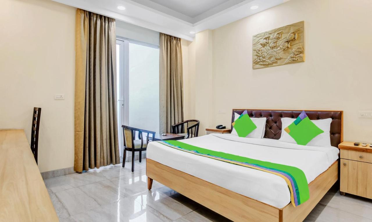 Treebo Sai Village Gold Souk - Sec 43 Гургаон Екстериор снимка